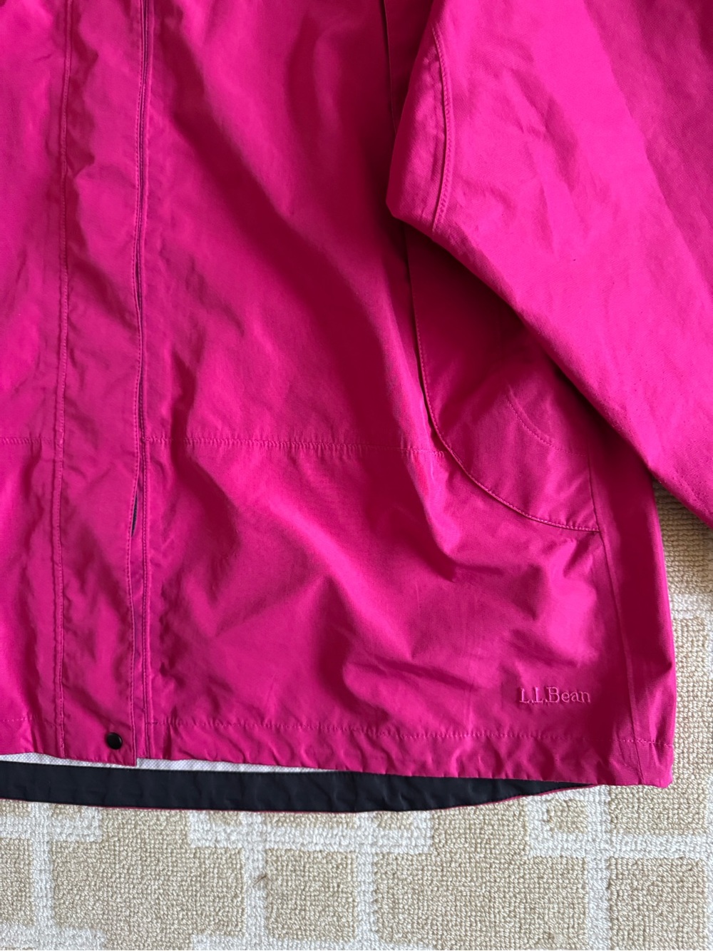L.L. Bean Waterproof Hooded Rain Jacket Packable Shell Oink 2X - Picture 10 of 11